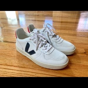 Never worn veja v-10 colorblock